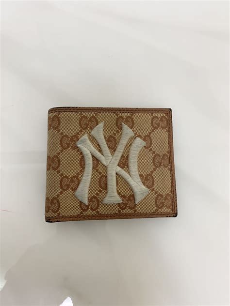 gucci new york yankees wallet|Gucci New York Yankees Patch Wallet GG Beige/Brick Red.